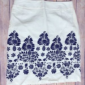Ann Taylor LOFT Skirt - Size 10 - White and Black